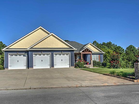 4th image of 72 Farm View Cir