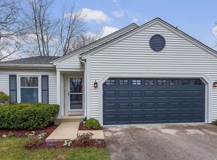 2740 Crosscreek Ct, Aurora, IL 60502