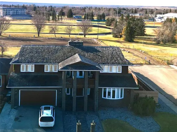 2198 Douglas AVENUE, North Battleford, SK S9A 3M3