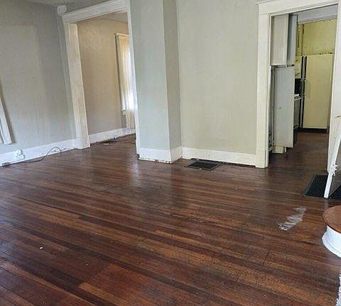 3rd image of 306 N Middle St