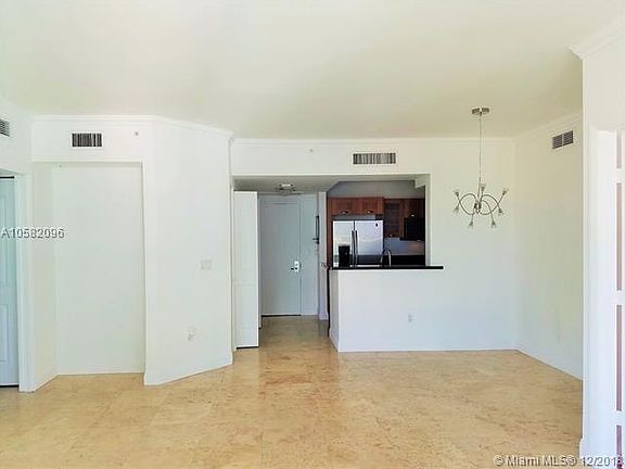 4th image of 186 SE 12th Ter APT 1402