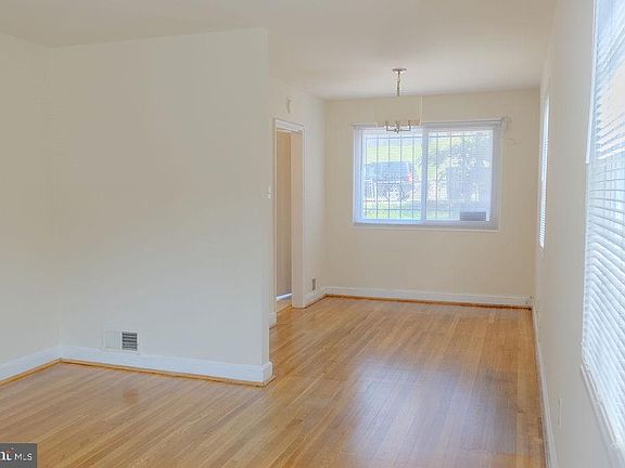 3rd image of 720 Burns St SE