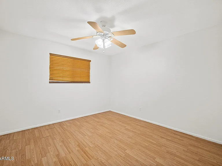 1137 E Bishop Dr — Photo 22