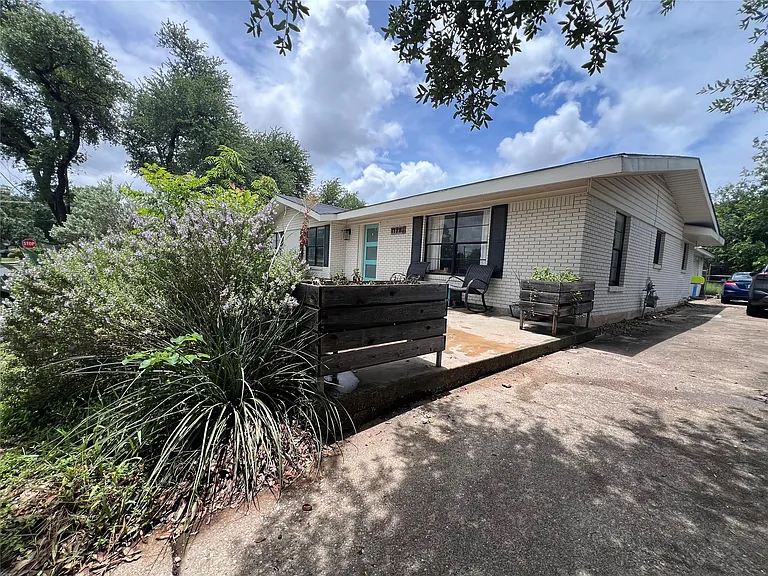 11702 Oak Trl — Photo 4