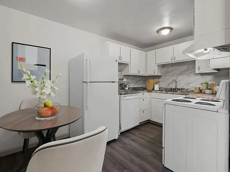 Peak Elevation Apartments — Photo 14
