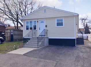 12 Victoria St, Johnston, RI 02909