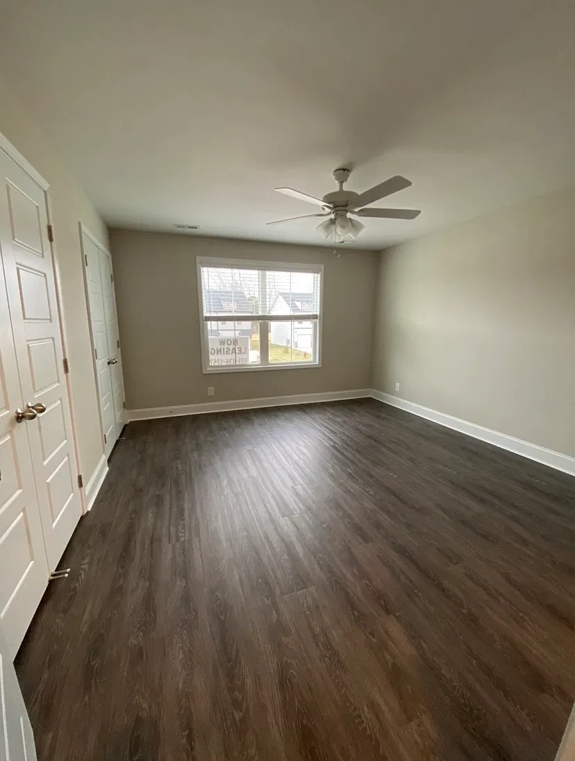 1031 Glenkirk Drive - C — Photo 3