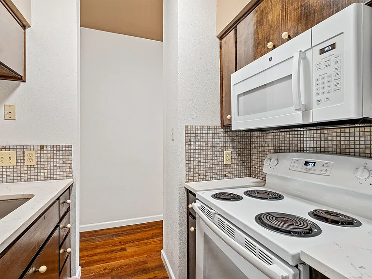 612 Park Pl #201 — Photo 10