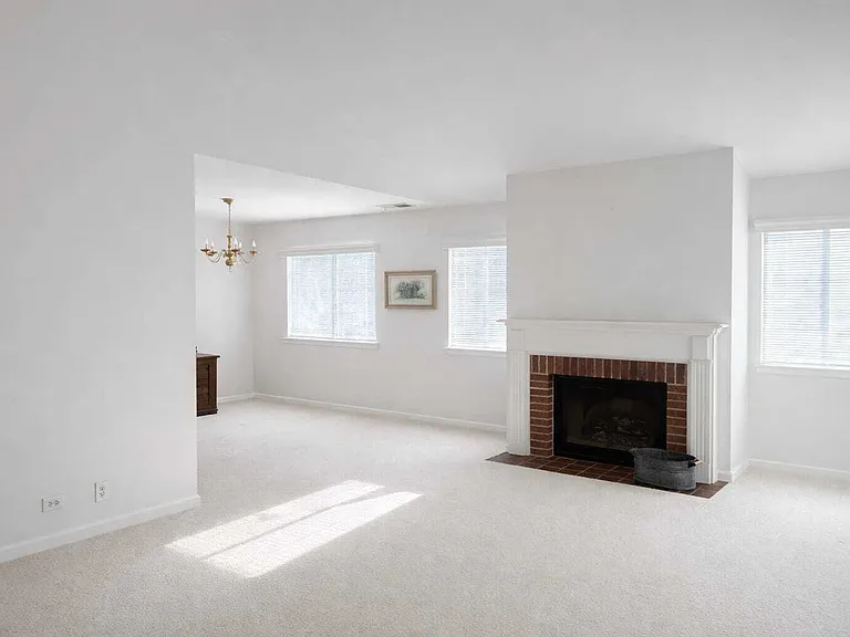 607 Berkley Ct #Z2 — Photo 3