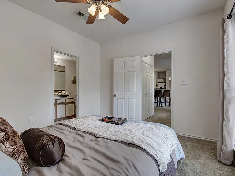 Indian Creek Apartments — Photo 27