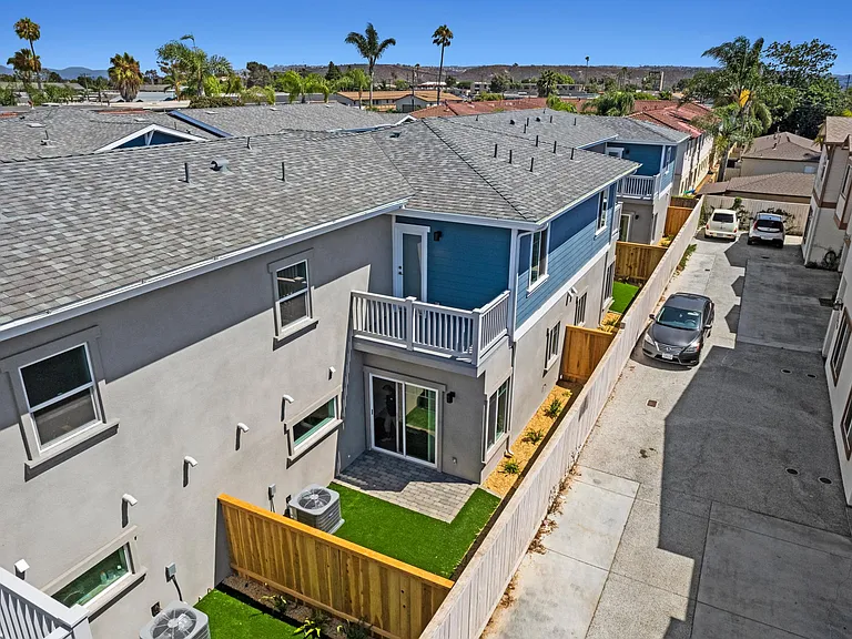 1345 Holly Ave — Photo 43