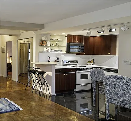 Sold by R New York | media 12