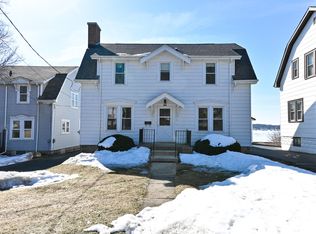 350 W Wisconsin Ave, Pewaukee, WI 53072