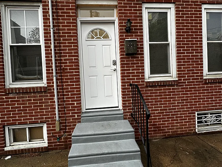 2711 Oakford St — Photo 1
