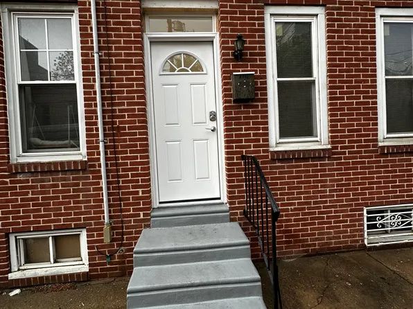 2711 Oakford St, Philadelphia, PA 19146