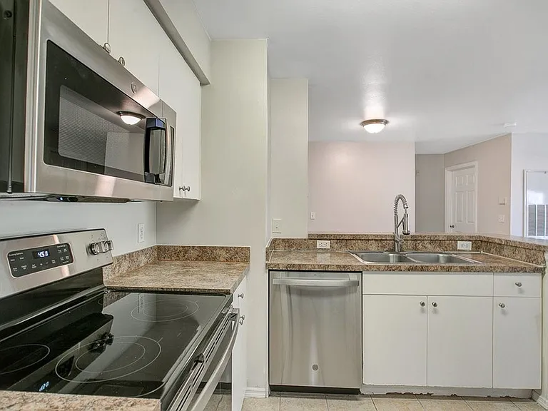 Fountain Place Apartments | 1 & 2 Bedroom Apartments Available-Offering May Rent Free — Photo 17