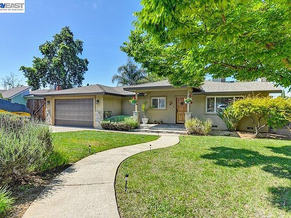 3rd image of 8545 Hilton Way