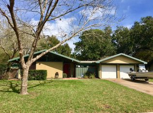 406 Cherokee Ln, Victoria, TX 77901