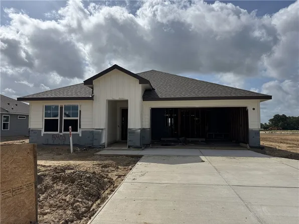 5409 Smith Lake Blvd, Bryan, TX 77807