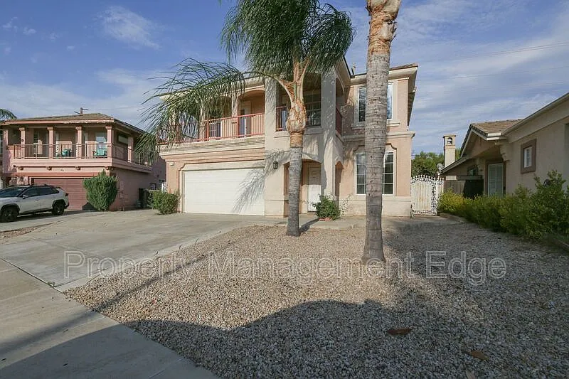 5 bed, 4.0 bath, 3066 sqft, $3,495 — Photo 3