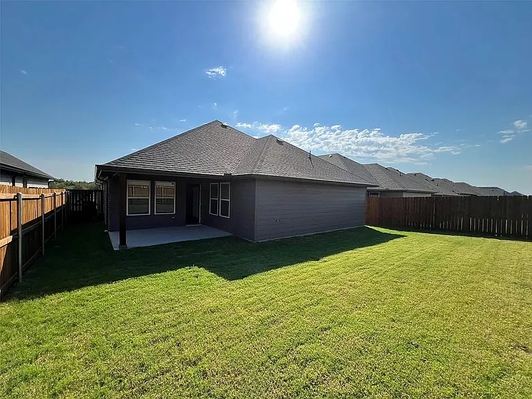 806 Greyson Ln — Photo 19