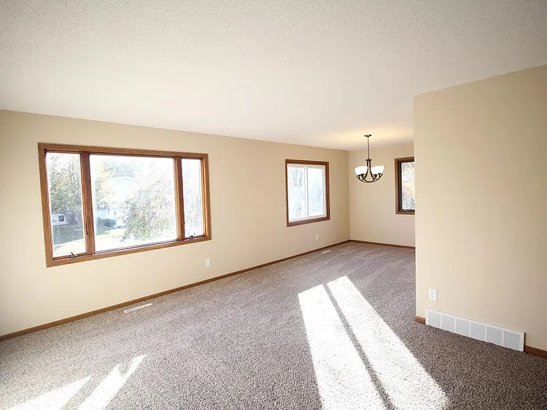 1670 Pleasantview Dr — Photo 3