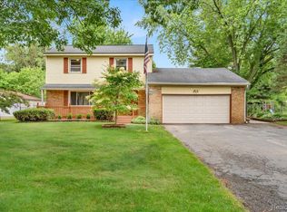 801 Holly Bush Dr, Holly, MI