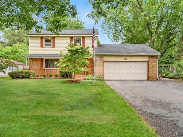 801 Holly Bush Dr, Holly, MI 48442