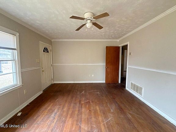 5th image of 216 Meadowview St