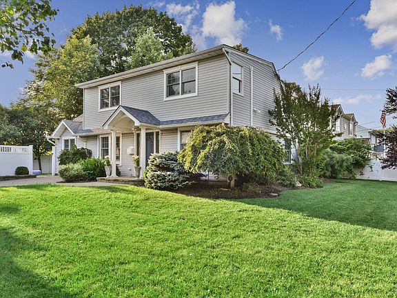 2nd image of 2 Princeton Ct