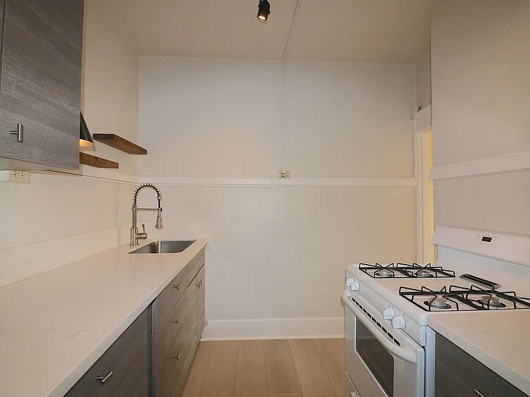 2142 5th Ave — Photo 5
