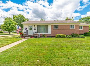 4830 Holmes Dr, Warren, MI 48092