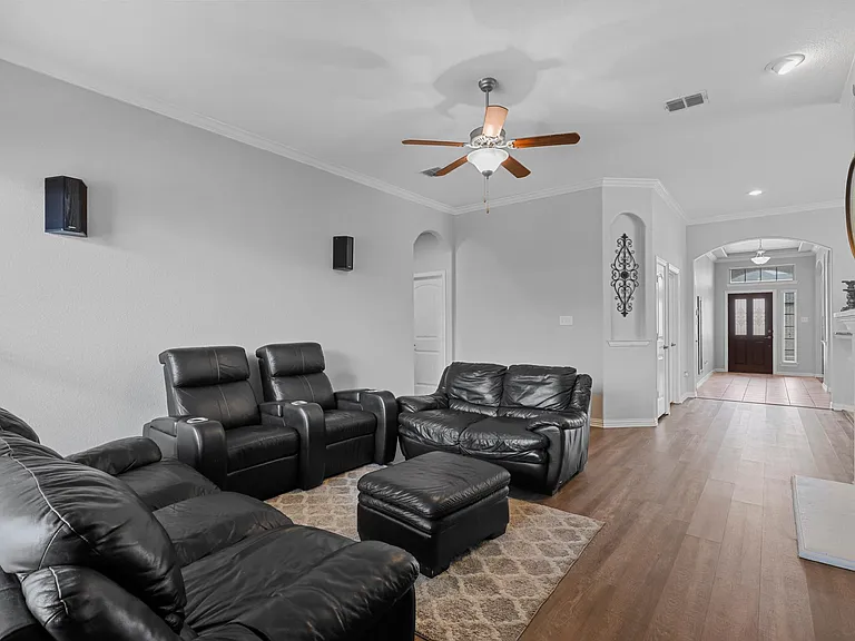 4201 Roxbury St — Photo 9