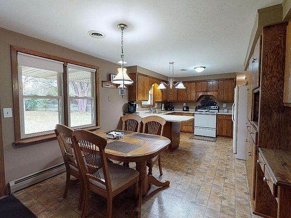 5th image of 1056 Schanock Dr