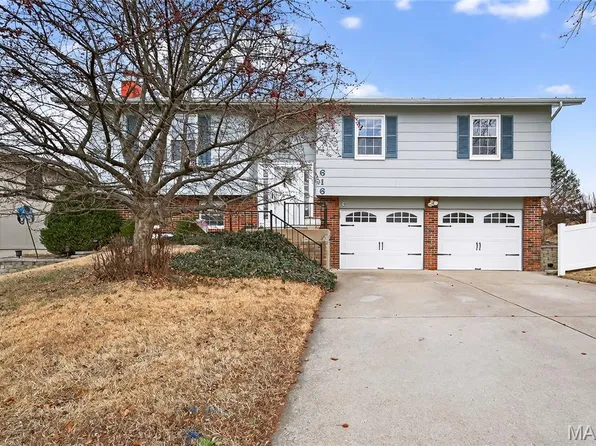 616 Weeping Willow Dr, Saint Charles, MO 63303