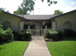 2849 Hurstview Dr, Hurst, TX 76054