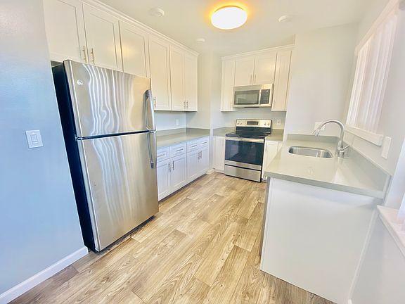 4th image of 19 Coleman Pl #38