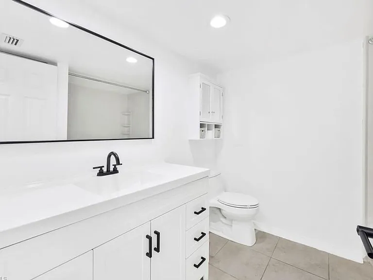 3717 SE 3rd Ave — Photo 3