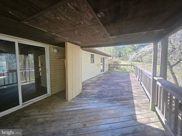 397 Charles Hall Dr, Millersville, MD 21108