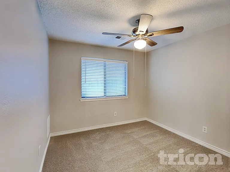 2758 Briar Hill Dr — Photo 16