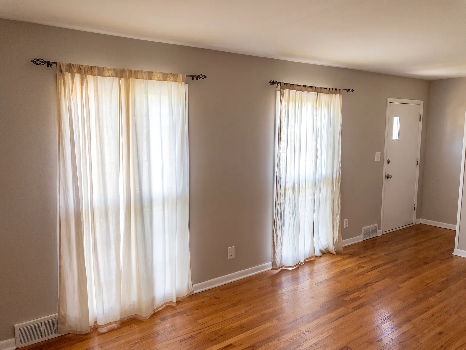3 bed, $2,250 — Photo 4