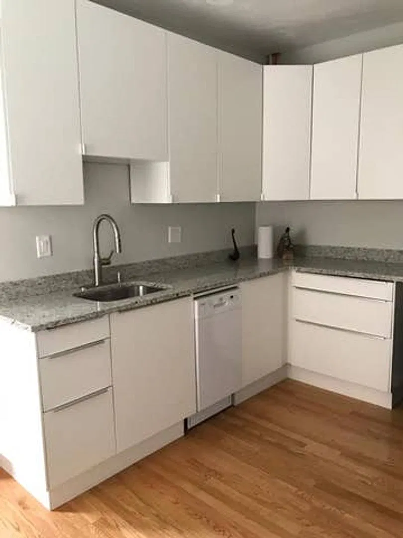 Great Apartment! New Appliances and Updates — Photo 1