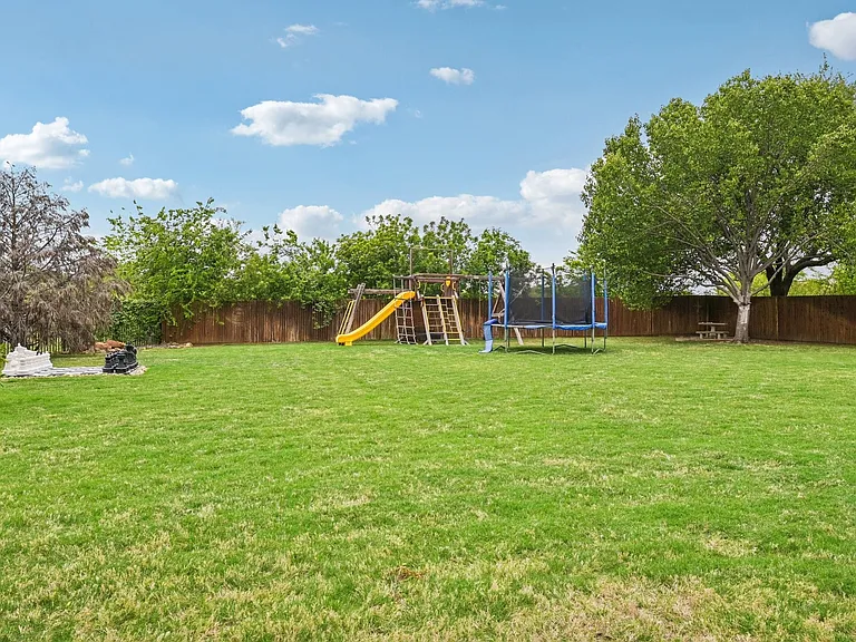 920 Norma Ln — Photo 38