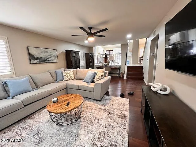 4 bed, 3.0 bath, 2719 sqft, $4,500 — Photo 3