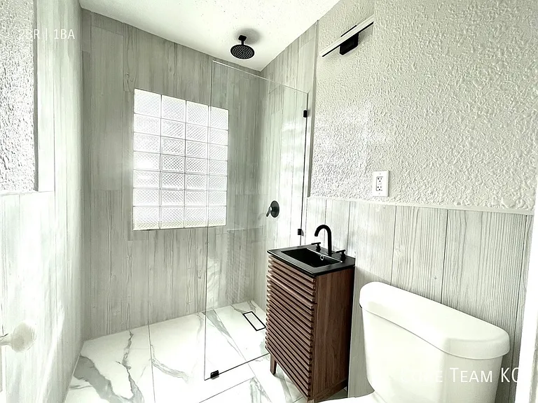 1114 W 45th St #1116-3 — Photo 7