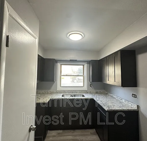1015 E 150th Pl — Photo 5