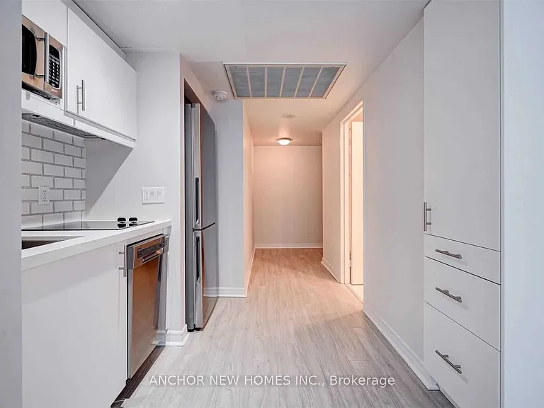 55 Harbour Sq #312 — Photo 13