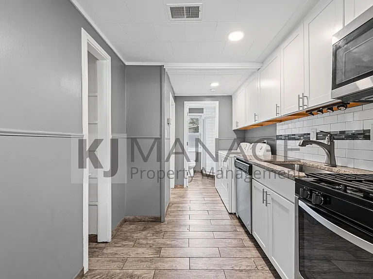 21730 Middlebelt Rd #B — Photo 4