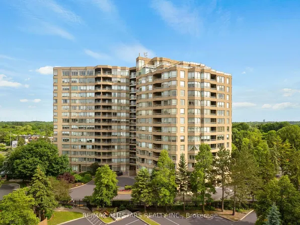 610 Bullock Dr #1102, Markham, ON L3R 0G1