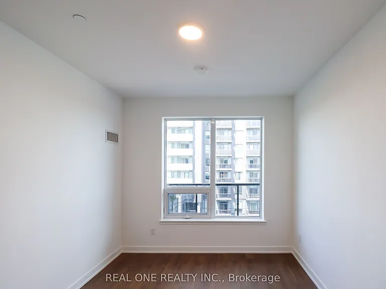 5105 Hurontario St #617 — Photo 16